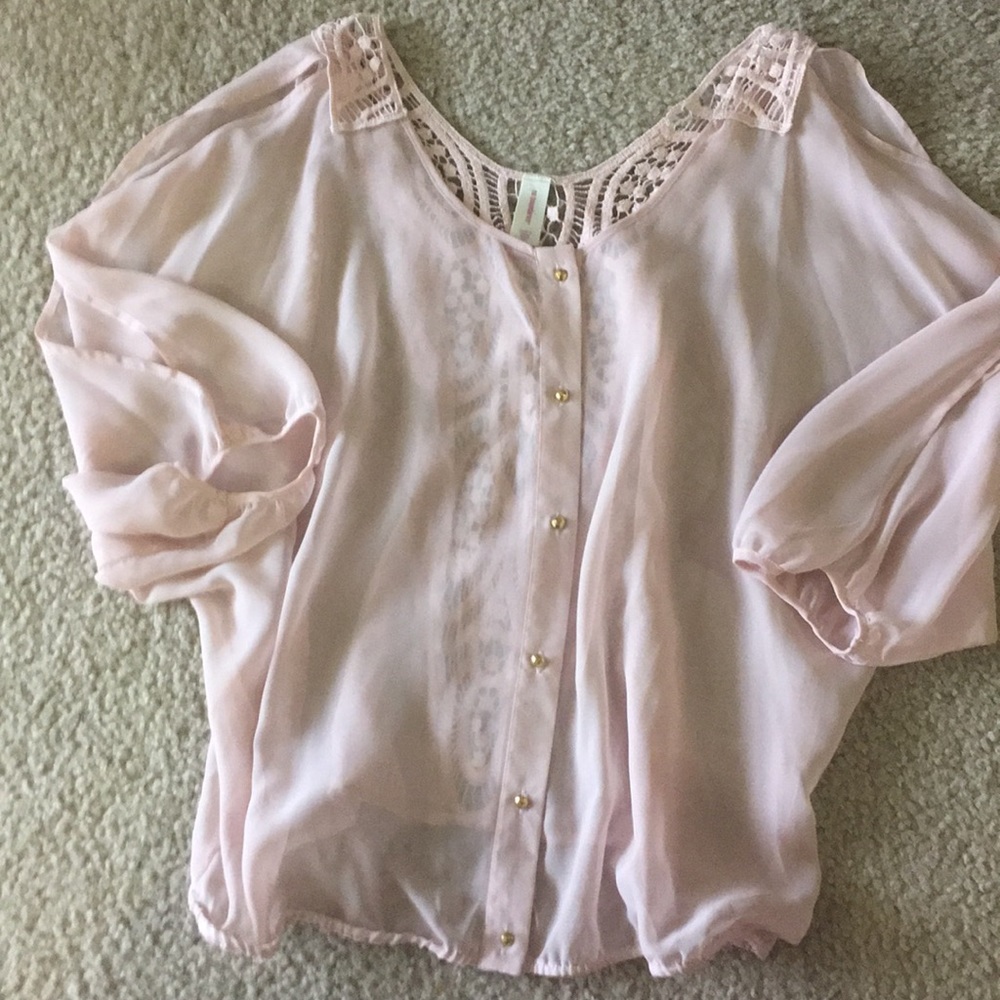 No boundaries, Split-dolman sleeve blouse.